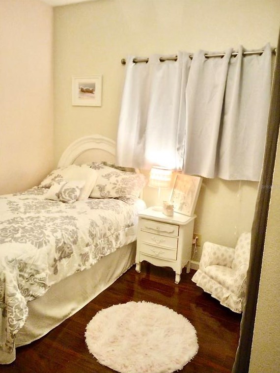 1757 New Hampshire Ave, Saint Petersburg FL  33703-3348 exterior