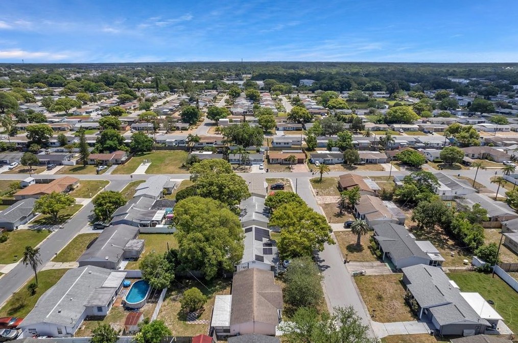 5053 Springland Dr, Tarpon Springs FL 34690-2048 exterior