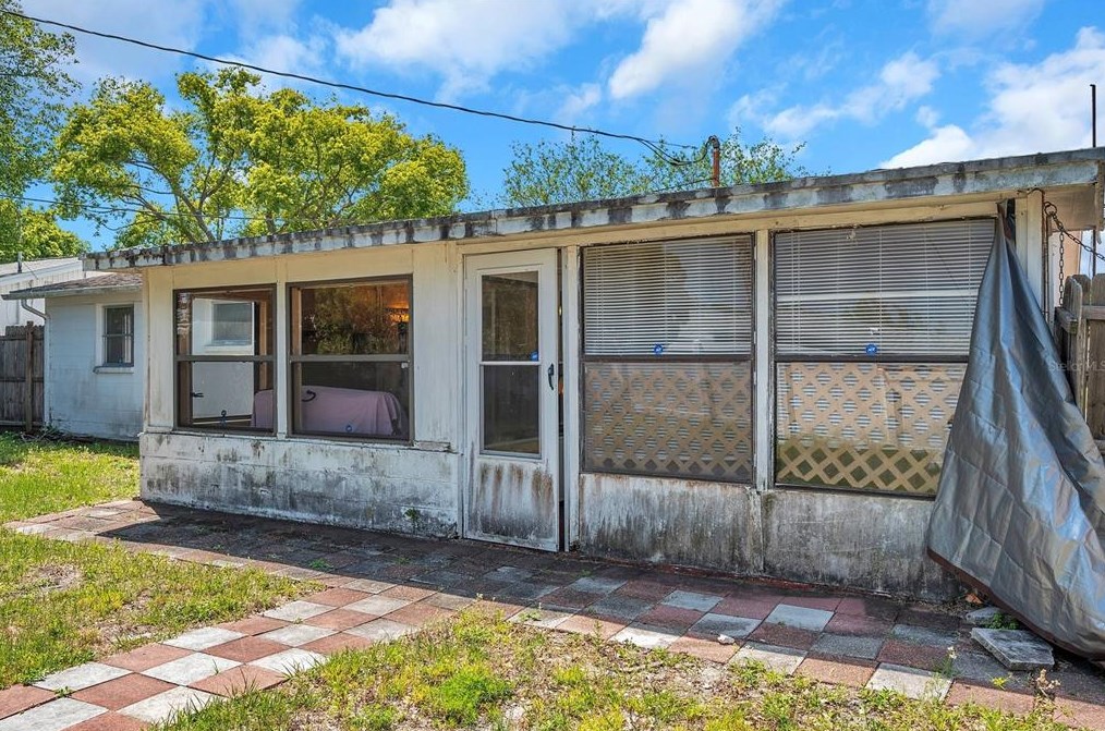 5053 Springland Dr, Tarpon Springs FL 34690-2048 exterior