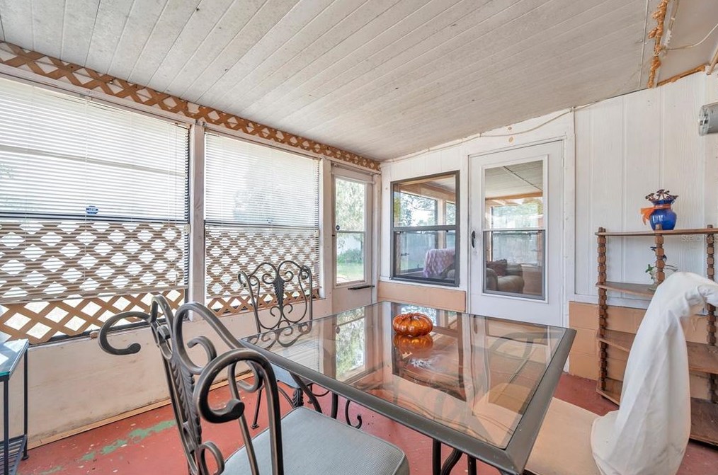 5053 Springland Dr, Tarpon Springs FL 34690-2048 exterior