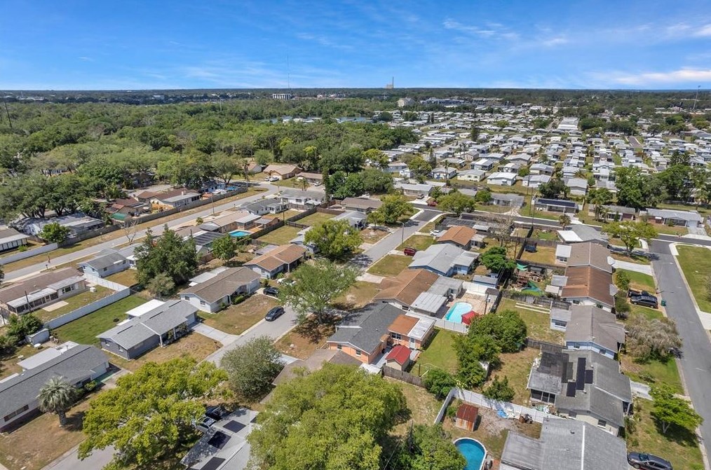 5053 Springland Dr, Tarpon Springs FL 34690-2048 exterior