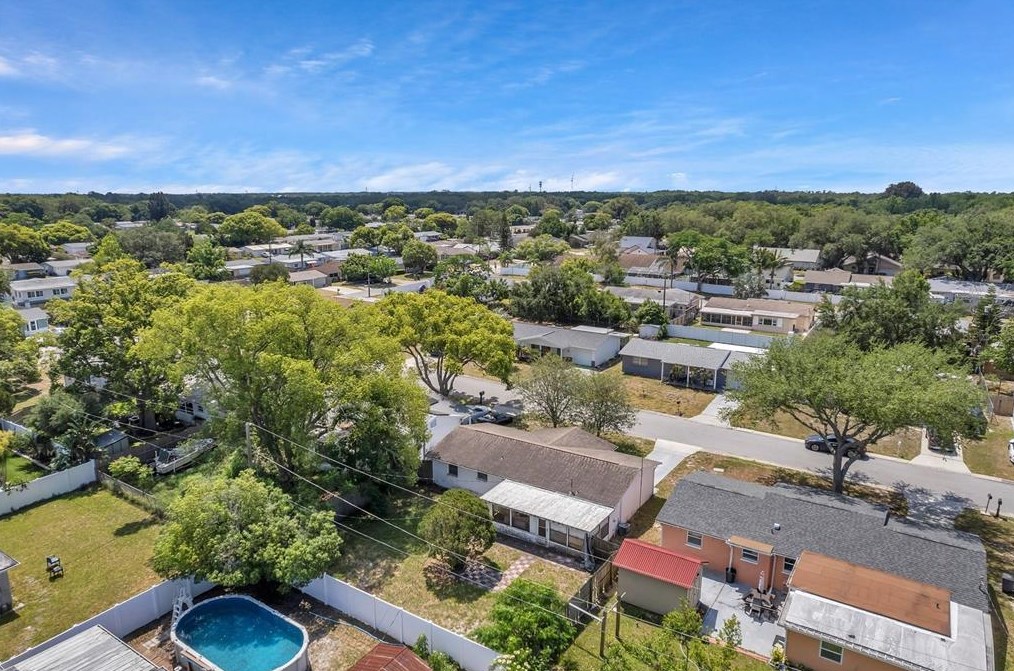 5053 Springland Dr, Tarpon Springs FL 34690-2048 exterior