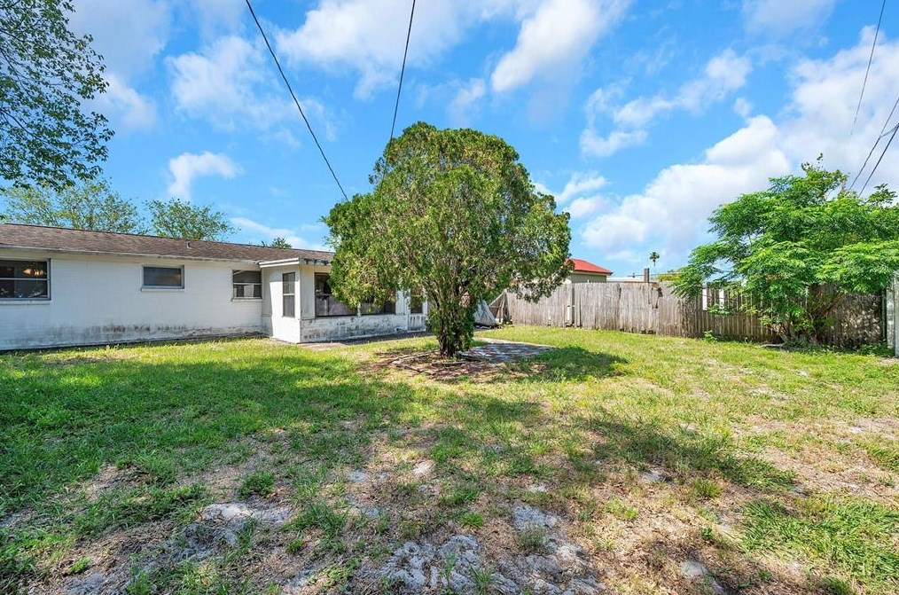 5053 Springland Dr, Tarpon Springs FL 34690-2048 exterior