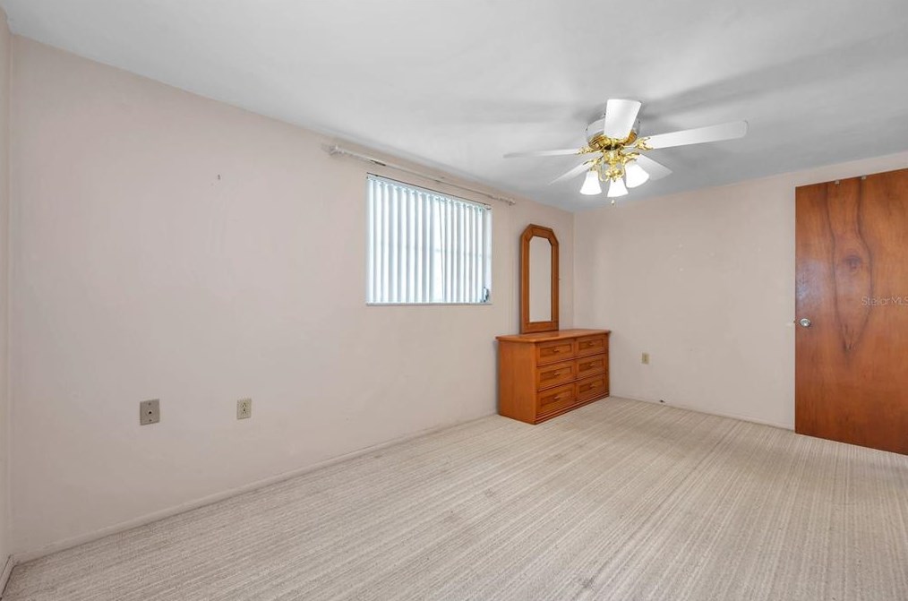 5053 Springland Dr, Tarpon Springs FL 34690-2048 exterior