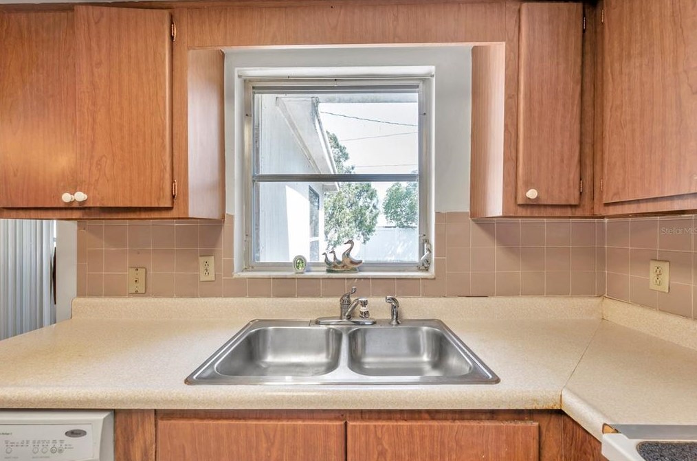 5053 Springland Dr, Tarpon Springs FL 34690-2048 exterior