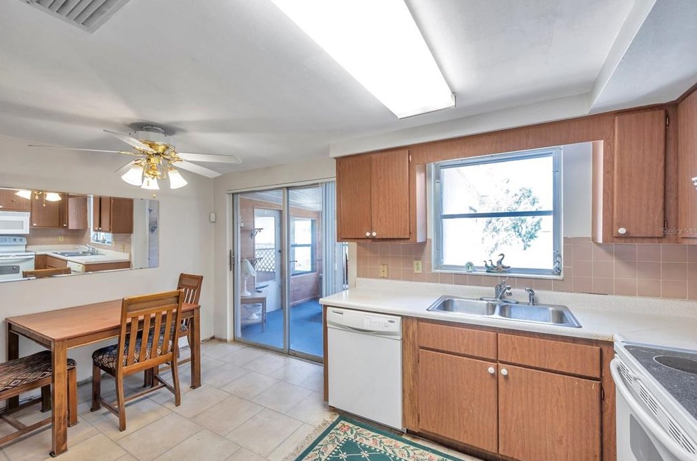 5053 Springland Dr, Tarpon Springs FL 34690-2048 exterior