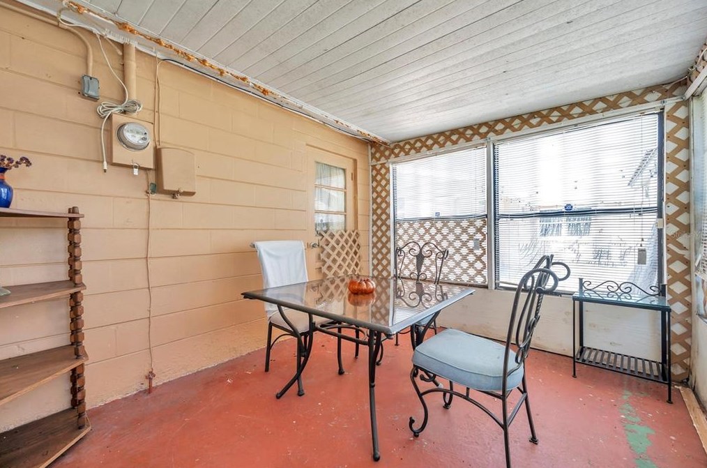 5053 Springland Dr, Tarpon Springs FL 34690-2048 exterior