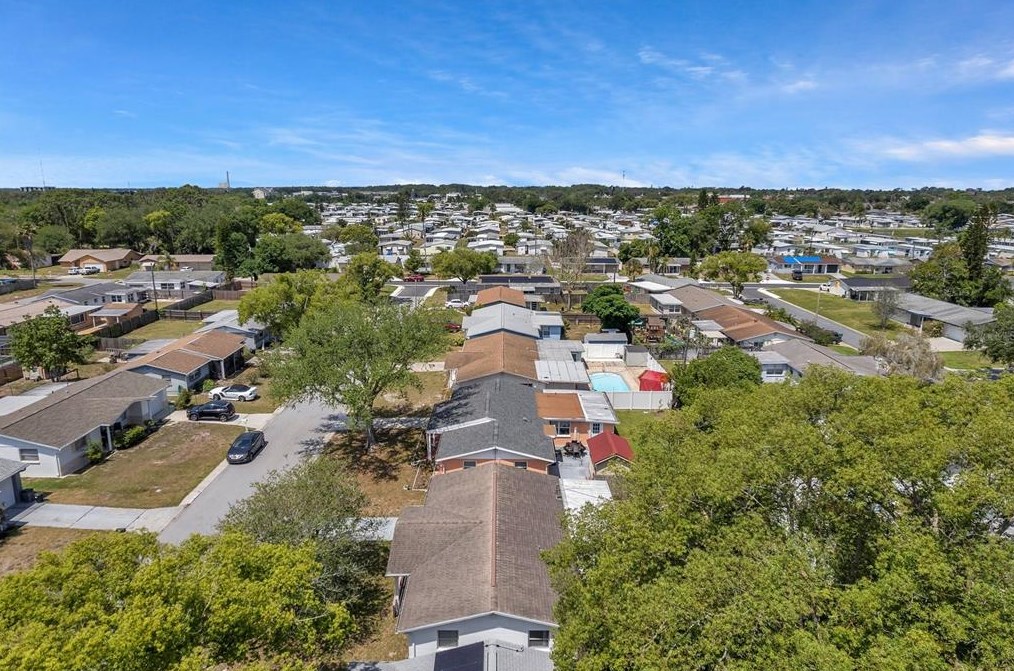 5053 Springland Dr, Tarpon Springs FL 34690-2048 exterior