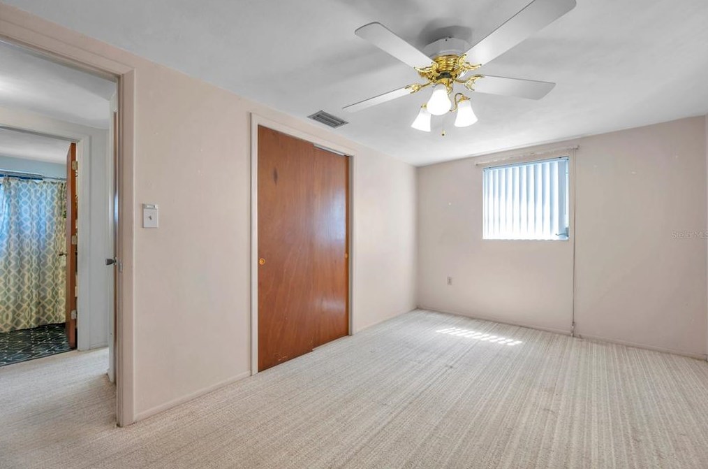 5053 Springland Dr, Tarpon Springs FL 34690-2048 exterior