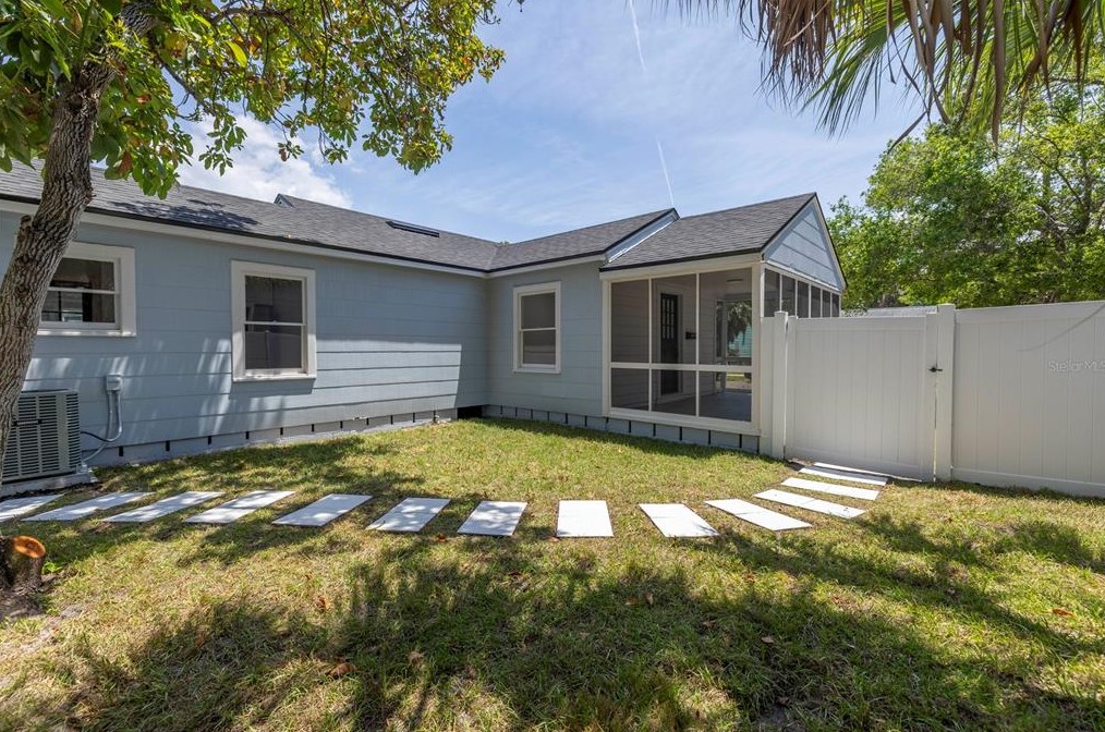 753 16 Ave, Saint Petersburg FL  33701-5711 exterior