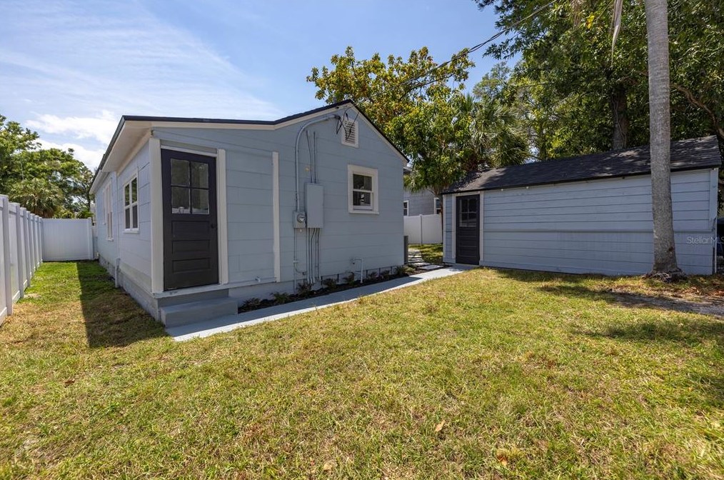 753 16 Ave, Saint Petersburg FL  33701-5711 exterior