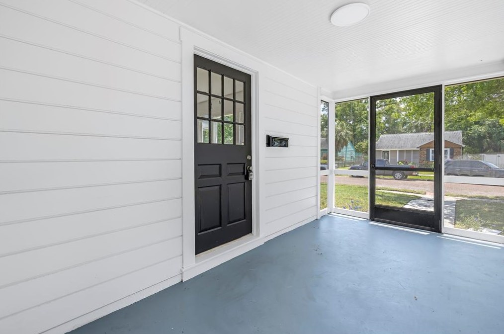753 16 Ave, Saint Petersburg FL  33701-5711 exterior