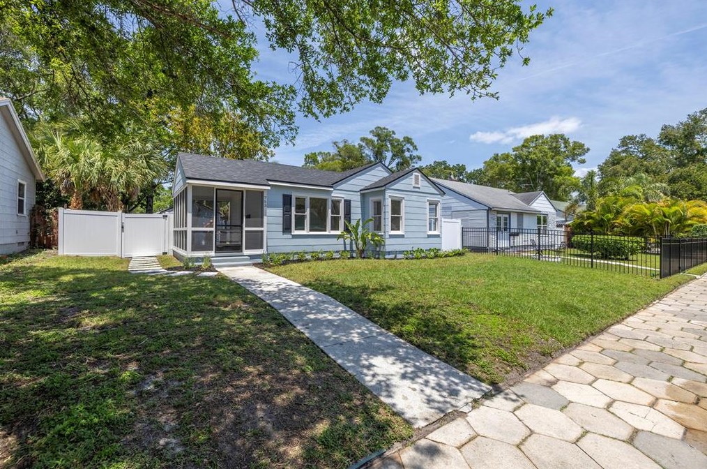753 16th Ave, Saint Petersburg FL  33701-5710 exterior
