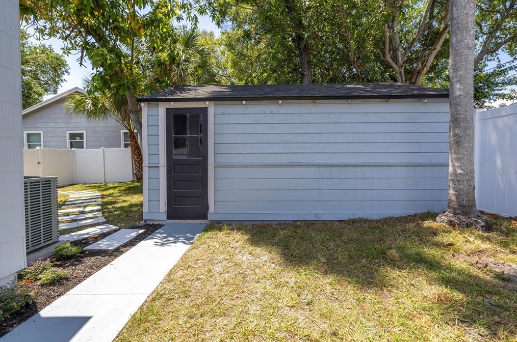 753 16 Ave, Saint Petersburg FL  33701-5711 exterior