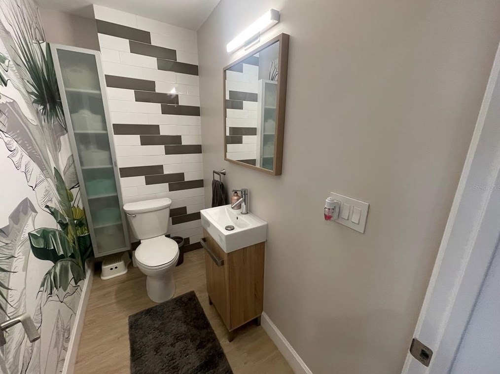 1534 Wexford Dr, Palm Harbor FL  34683-6229 exterior