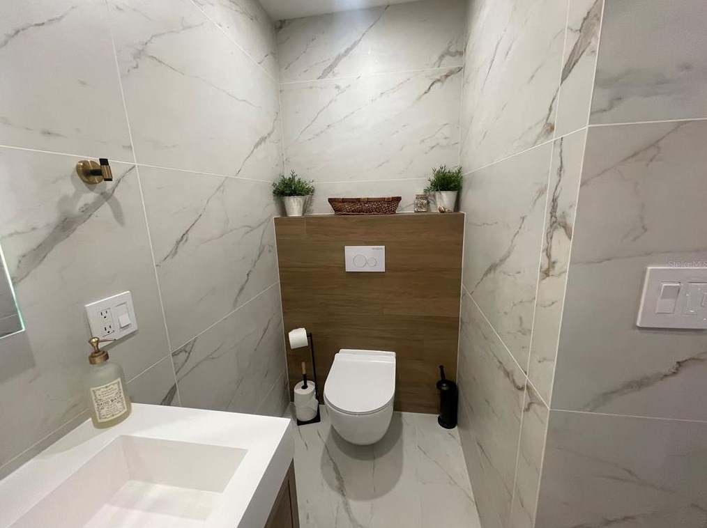 1534 Wexford Dr, Palm Harbor FL  34683-6229 exterior