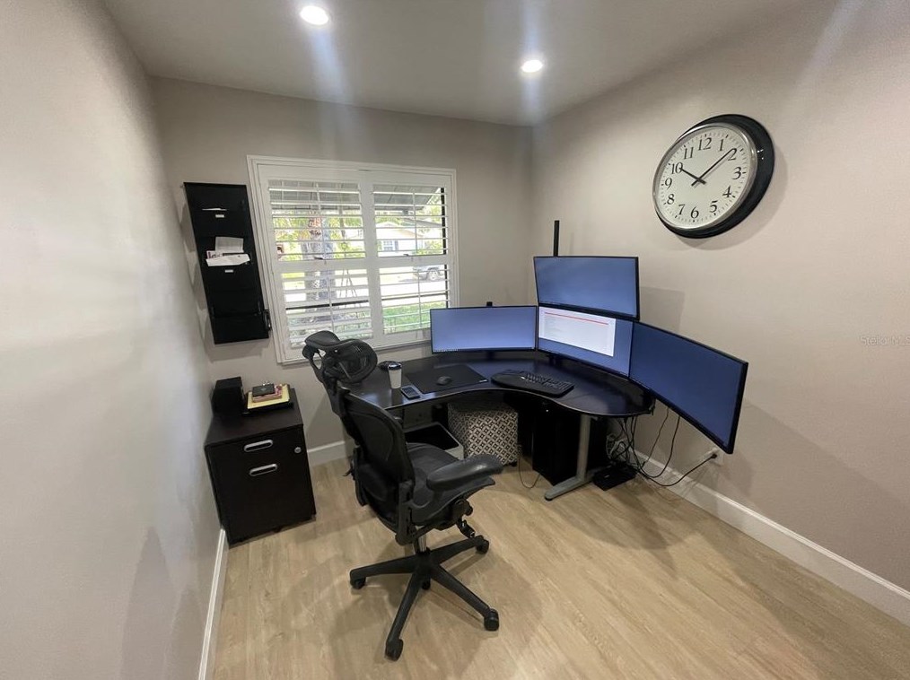 1534 Wexford Dr, Palm Harbor FL  34683-6229 exterior