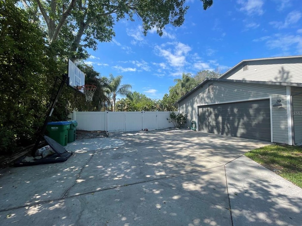 1534 Wexford Dr, Palm Harbor FL  34683-6229 exterior