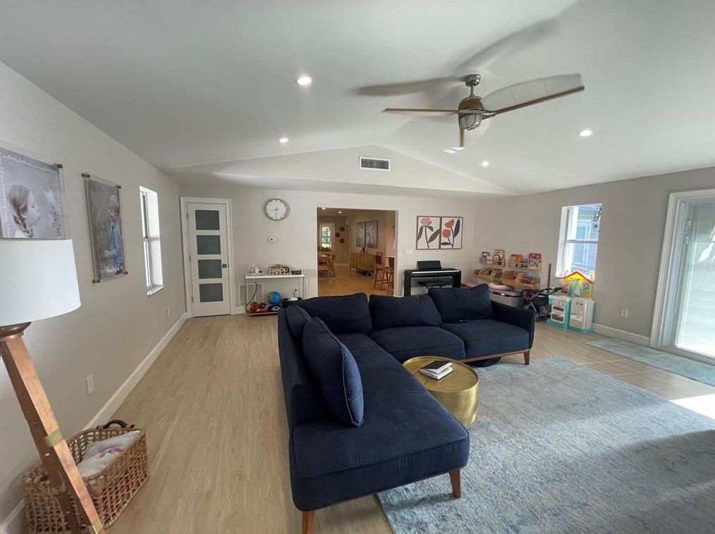 1534 Wexford Dr, Palm Harbor FL  34683-6229 exterior