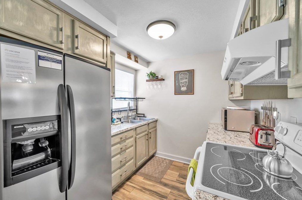 8900 Southern Comfort Dr, Largo FL  33773-4731 exterior