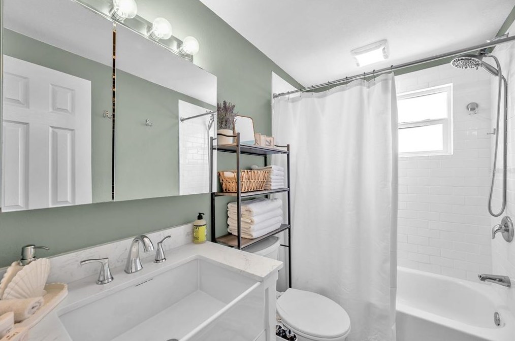 8900 Southern Comfort Dr, Largo FL  33773-4731 exterior