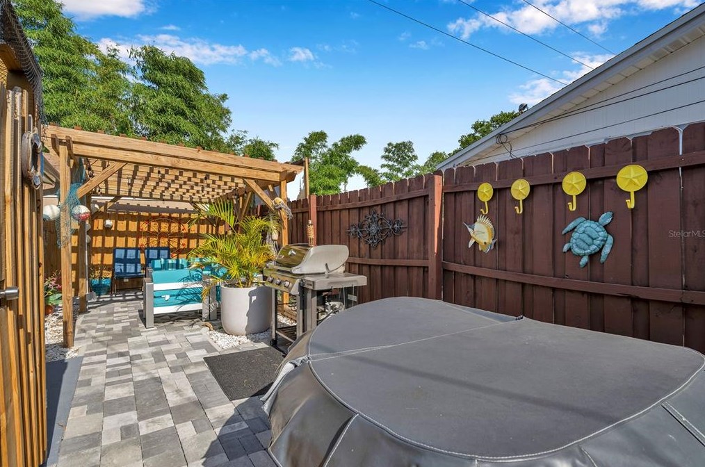 8900 Southern Comfort Dr, Largo FL  33773-4731 exterior