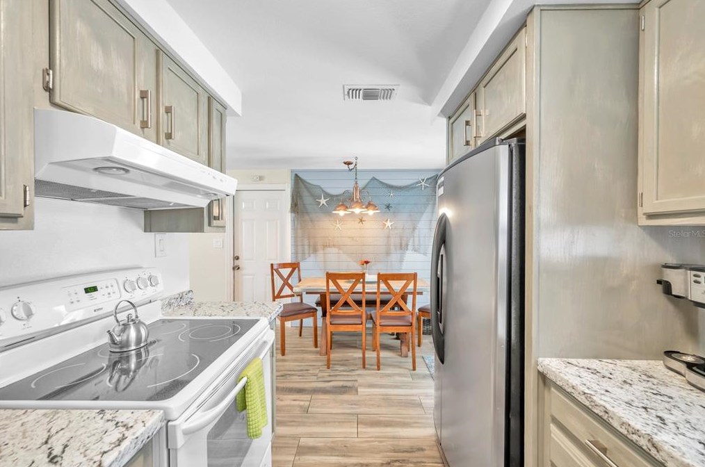 8900 Southern Comfort Dr, Largo FL  33773-4731 exterior