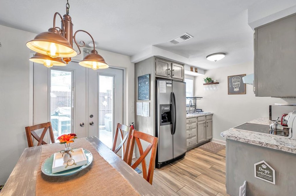 8900 Southern Comfort Dr, Largo FL  33773-4731 exterior