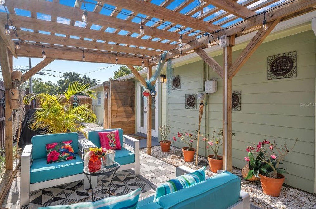 8900 Southern Comfort Dr, Largo FL  33773-4731 exterior