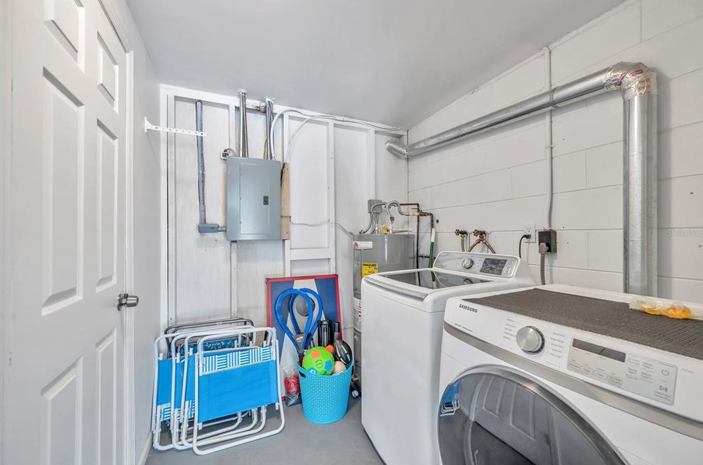 8900 Southern Comfort Dr, Largo FL  33773-4731 exterior