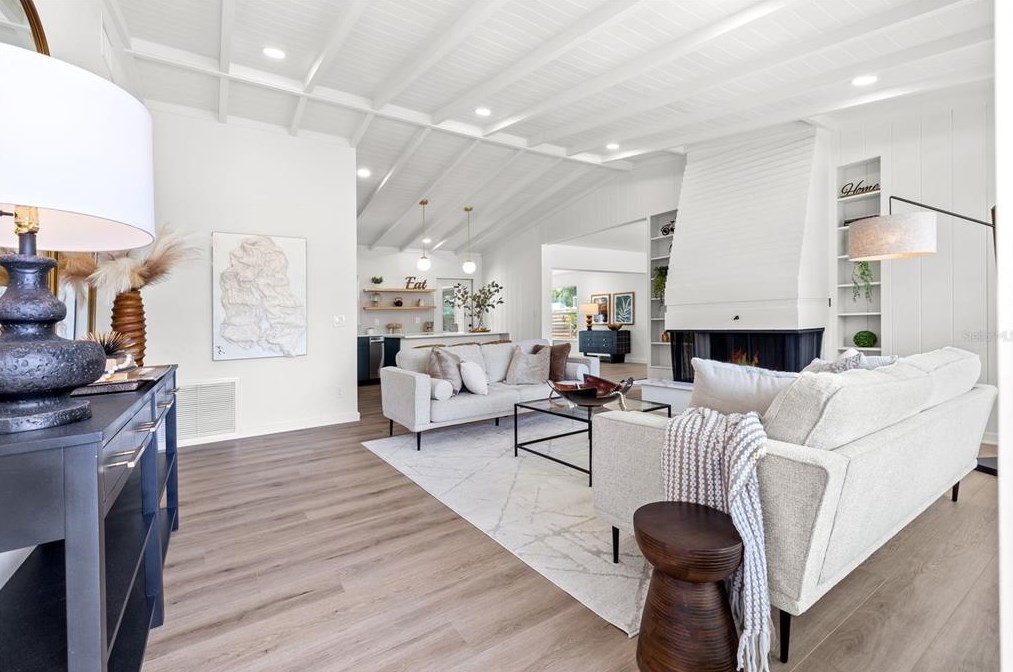 4811 Del Rio Way, Saint Petersburg FL  33711-3628 exterior