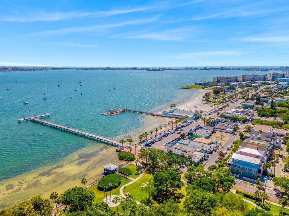 4811 Del Rio Way, Saint Petersburg FL  33711-3628 exterior