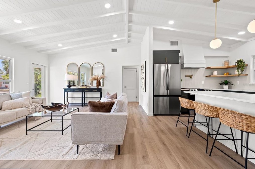 4811 Del Rio Way, Saint Petersburg FL  33711-3628 exterior