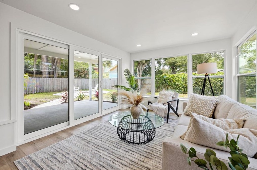 4811 Del Rio Way, Saint Petersburg FL  33711-3628 exterior