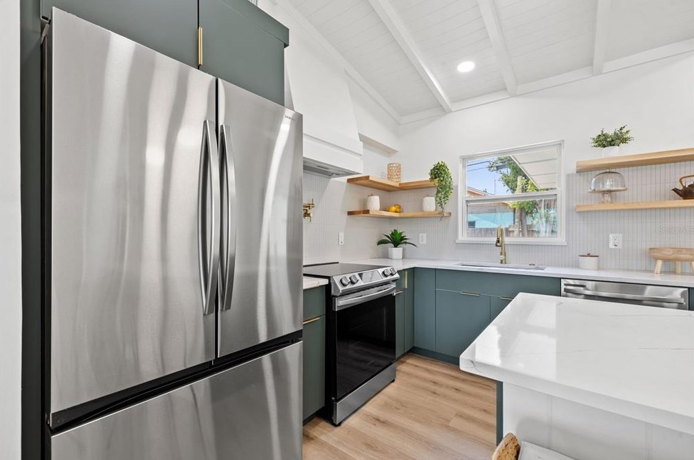 4811 Del Rio Way, Saint Petersburg FL  33711-3628 exterior