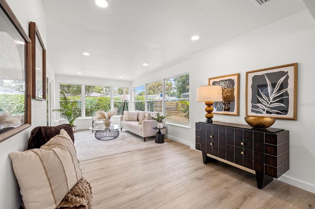 4811 Del Rio Way, Saint Petersburg FL  33711-3628 exterior