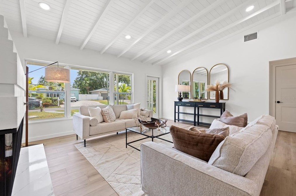 4811 Del Rio Way, Saint Petersburg FL  33711-3628 exterior