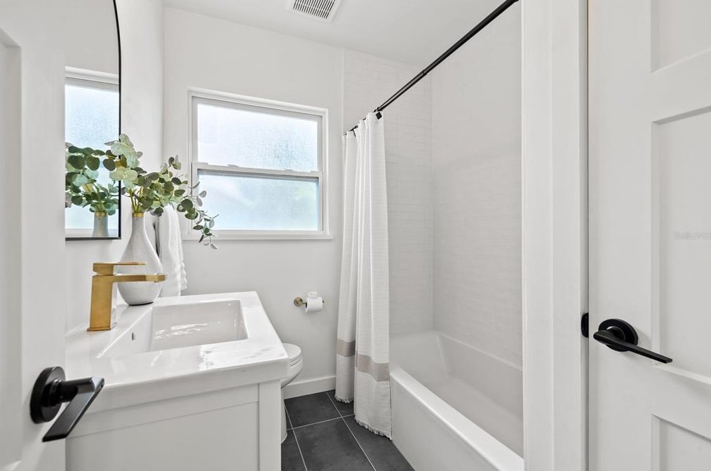 4811 Del Rio Way, Saint Petersburg FL  33711-3628 exterior