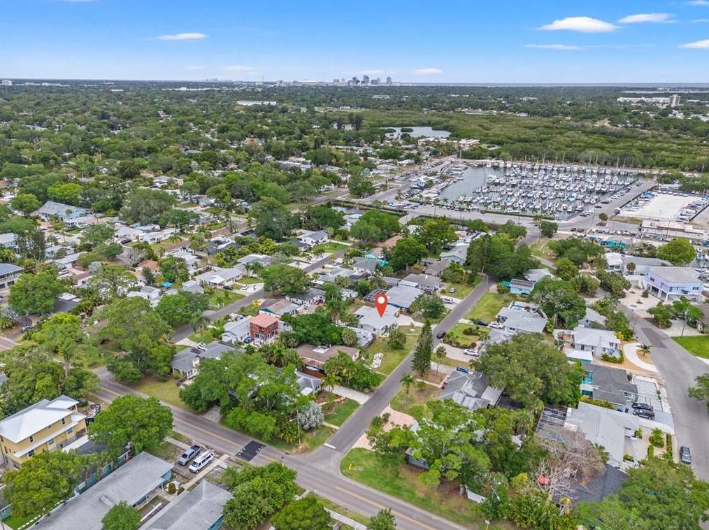 4811 Del Rio Way, Saint Petersburg FL  33711-3628 exterior