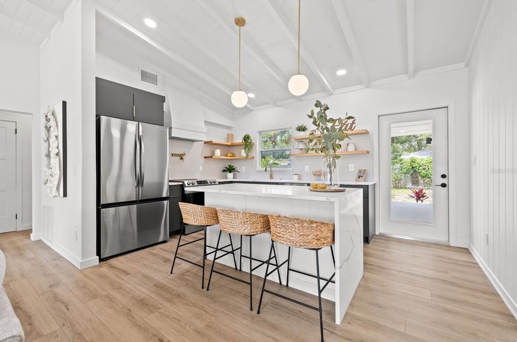 4811 Del Rio Way, Saint Petersburg FL  33711-3628 exterior