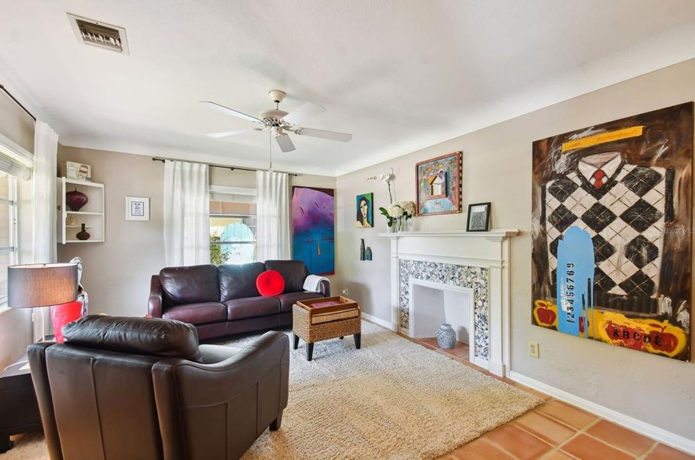 831 40 Ave, Saint Petersburg FL  33703-4630 exterior