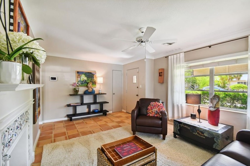 831 40 Ave, Saint Petersburg FL  33703-4630 exterior