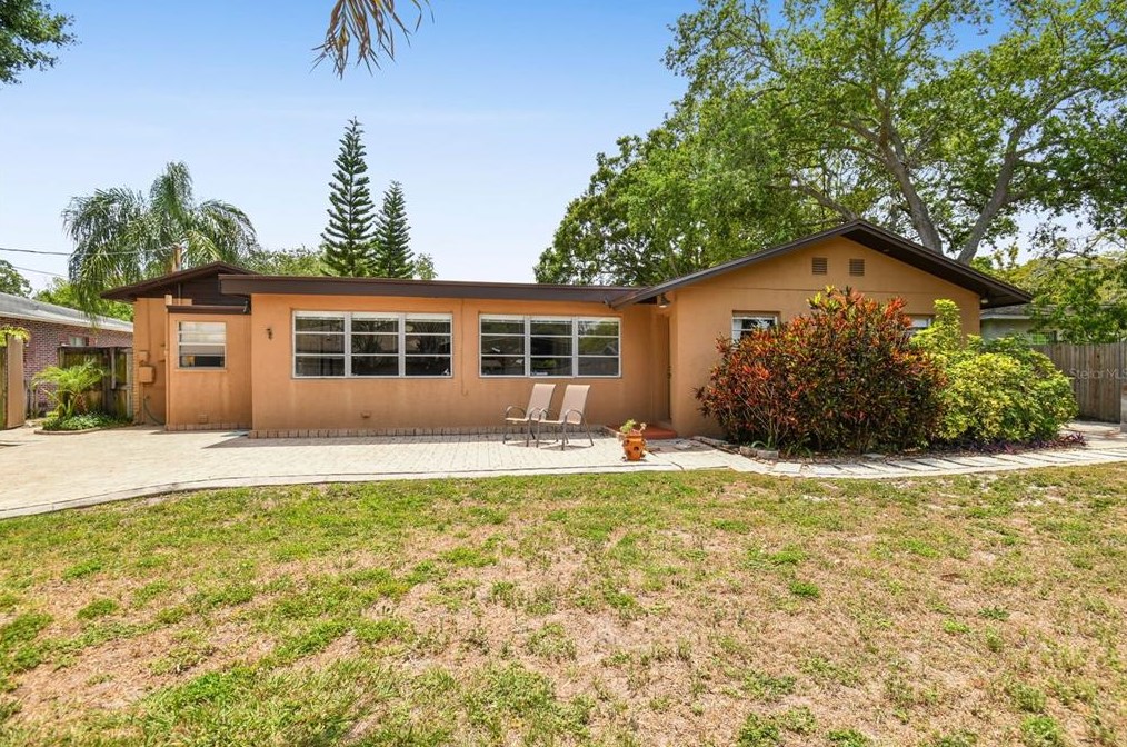 831 40 Ave, Saint Petersburg FL  33703-4630 exterior