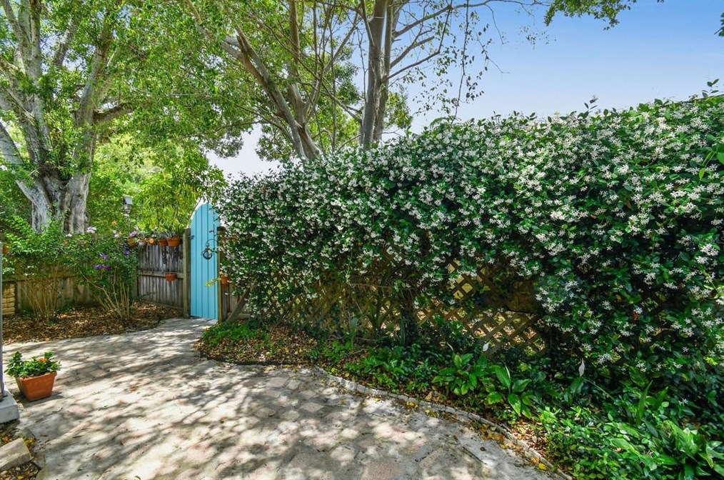 831 40 Ave, Saint Petersburg FL  33703-4630 exterior