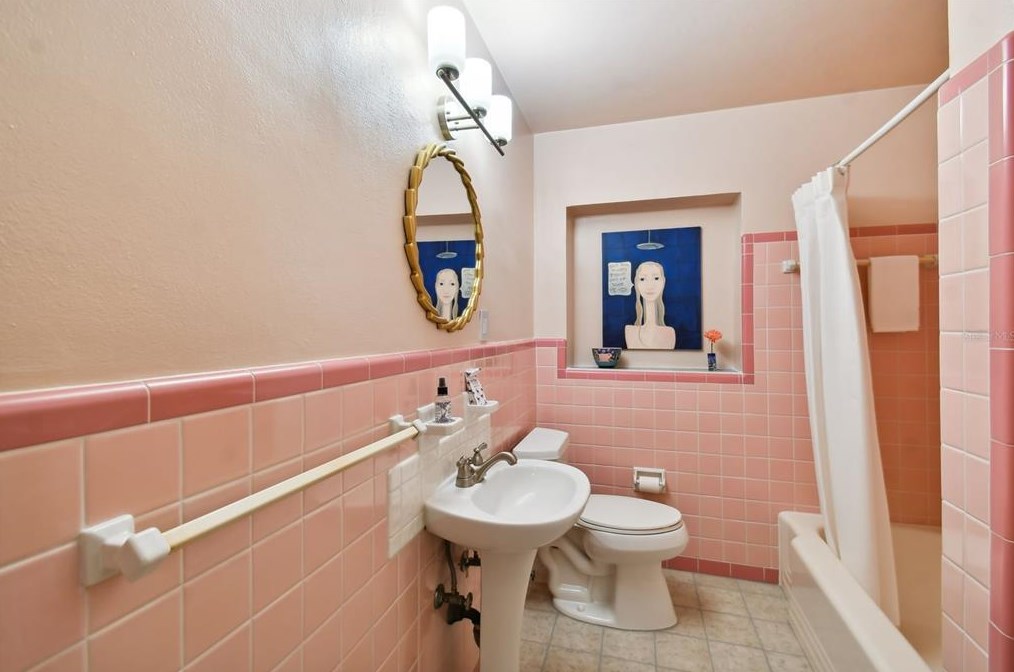 831 40 Ave, Saint Petersburg FL  33703-4630 exterior