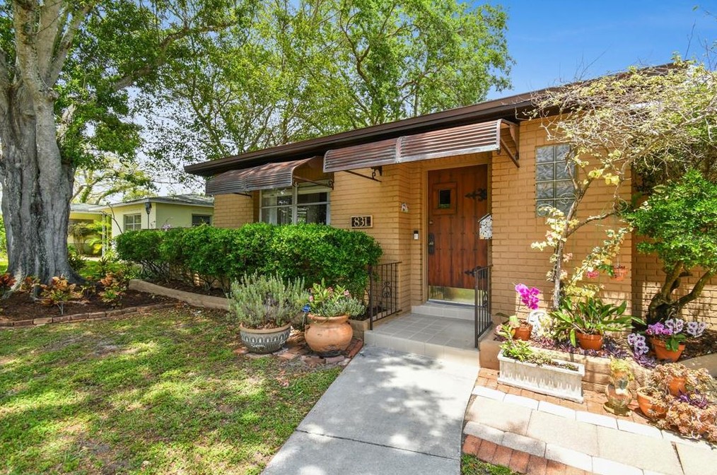831 40th Ave, Saint Petersburg FL  33703-4630 exterior