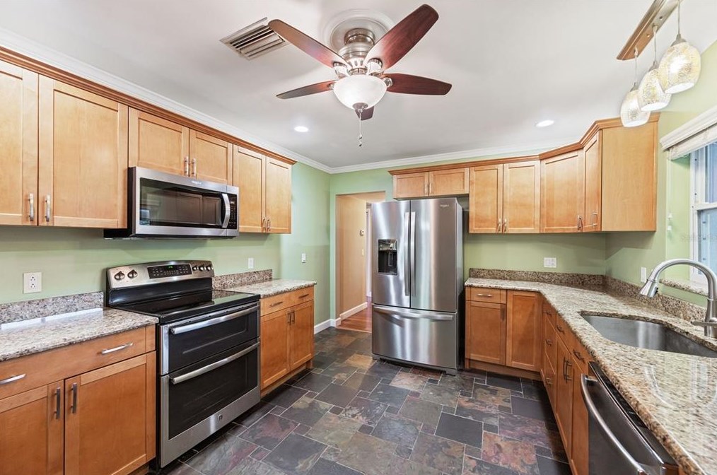 2604 Frst Pkwy, Largo FL  33771-1452 exterior