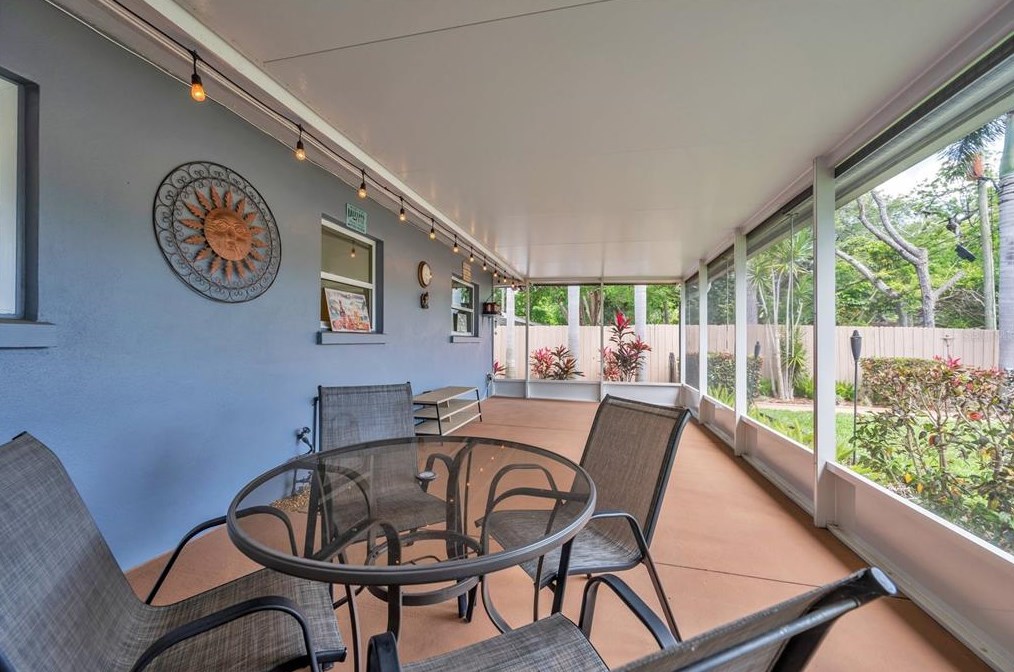 2604 Frst Pkwy, Largo FL  33771-1452 exterior