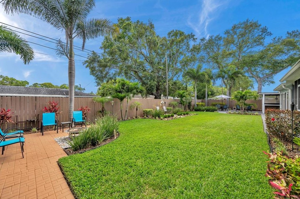 2604 Frst Pkwy, Largo FL  33771-1452 exterior