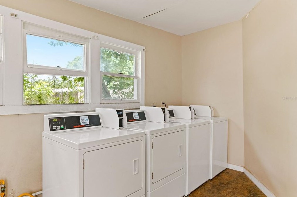 1153 34th Ave, Saint Petersburg FL  33704-1840 exterior